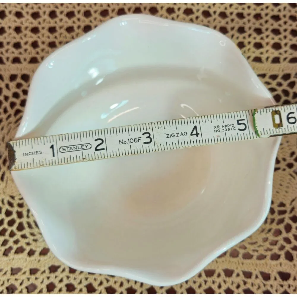 NWT Set of 4 Beautiful Floral Pattern Ruffled Salad Cereal Bowls